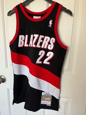Mitchell & Ness Black Red White Trail Blazers Jersey Tag Detail